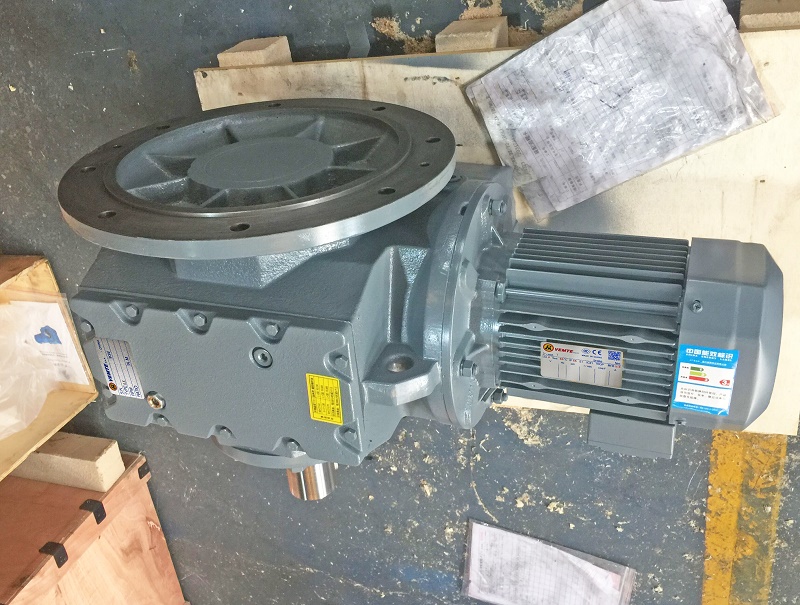 減速機(jī)帶4500W調(diào)速電機(jī).jpg 減速機(jī)帶4500W調(diào)速電機(jī).jpg